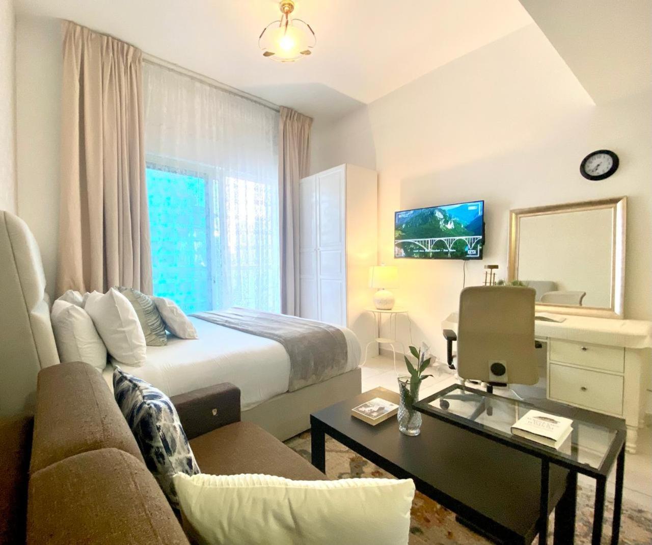 Marina And Sea View At 10mn From Jbr & Metro Deluxe For 4ppl Late Check-in & Late Check-out Apartment *